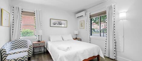 Desk, iron/ironing board, WiFi, bed sheets