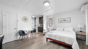 Desk, iron/ironing board, WiFi, bed sheets