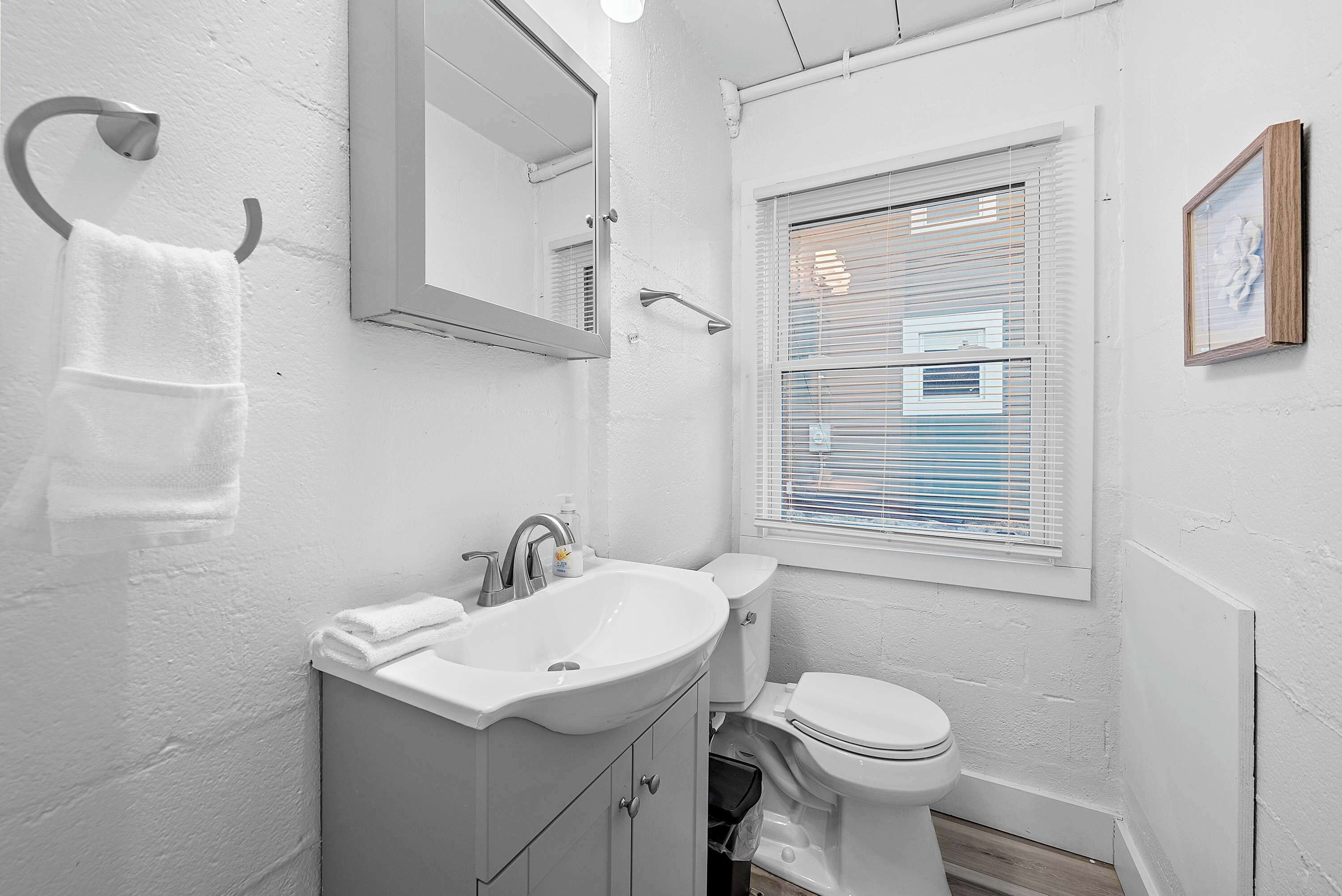 Regadera, secadora de cabello, toallas 