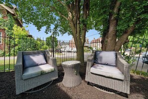 Property grounds - Chic City Retreat 93E (Columbus)