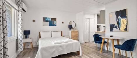 Desk, iron/ironing board, WiFi, bed sheets