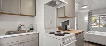 Chic City Retreat 93F