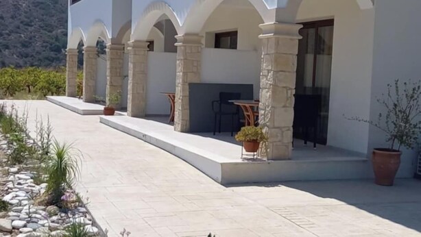 Front of property - Vina Oliva Resort (Pissouri)