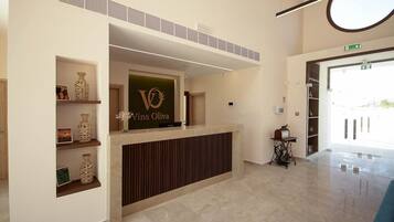 Suite, Balcony, Mountain View | Lobby