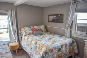 3 bedrooms, iron/ironing board, free WiFi