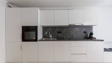 Superior-Apartment, 2 Schlafzimmer, Stadtblick | Eigene Küche