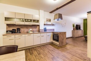 Refrigerador, horno, parrilla de estufa y lavavajillas