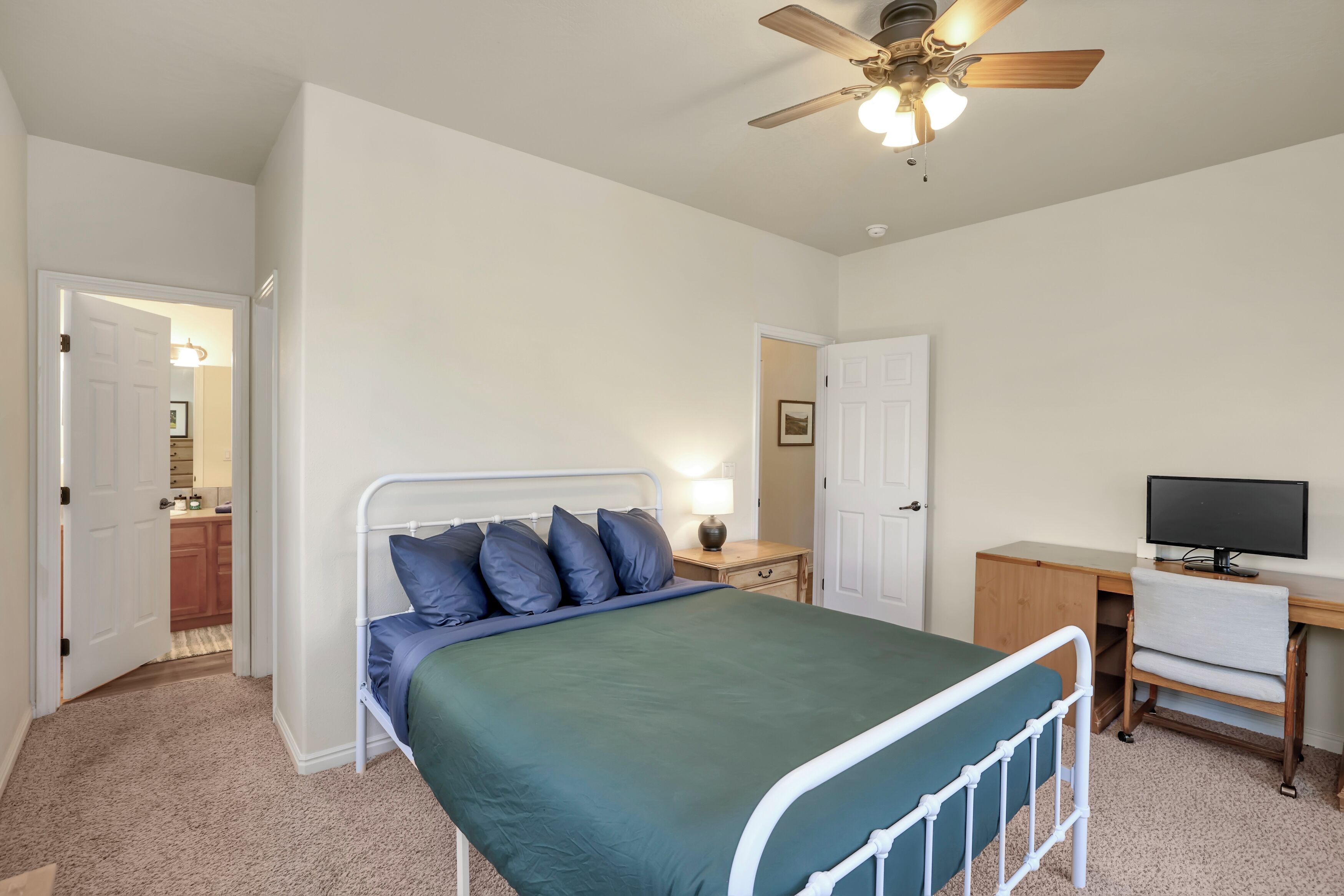 3 bedrooms, iron/ironing board, travel cot, free WiFi