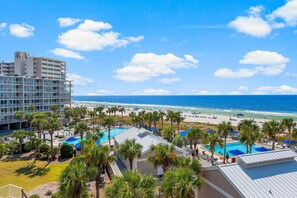On the beach - NEW RENTAL! COMPLETELY RENOVATED! GREAT BEACH AND POOL VIEWS (Panama City)