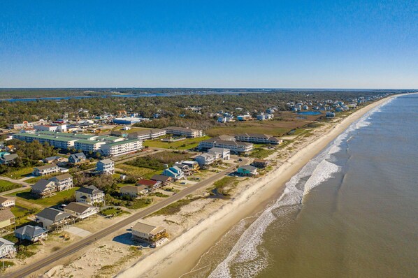 Beach nearby, sun-loungers - Blue Wolf Retreat! One Block to Beach! Pool, Pets, and Walk to groceries & more! (Oak Island)
