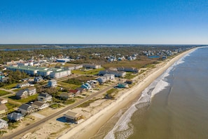 Beach nearby, sun-loungers - Blue Wolf Retreat! One Block to Beach! Pool, Pets, and Walk to groceries & more! (Oak Island)