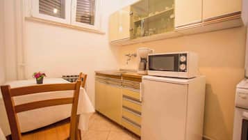 Apartment (Ferienwohnung 200 m zur Adria (ISTROV) | Private kitchen