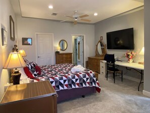 3 habitaciones, escritorio, tabla de planchar con plancha y wifi 