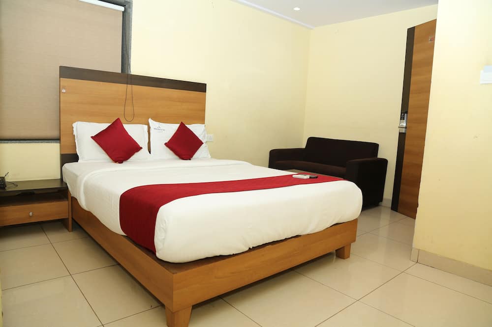 Sri Brundavan Grand Inn - Etikoppaka