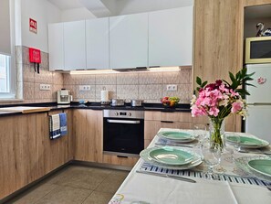 Fridge, microwave, oven, stovetop