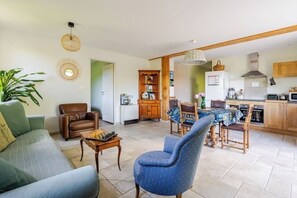 TV, DVD player, books, video library