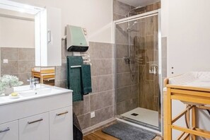 Shower, eco-friendly toiletries, hair dryer, towels