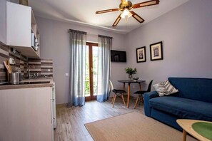 Apartment (Ferienwohnung 500 m von der Adria ent) | Balcony