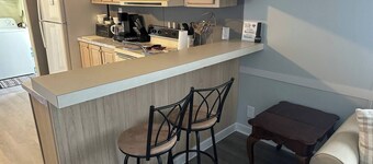 Revival Retreat! A private and spacious 2 - bedroom home in charming Gloucester