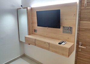 Free WiFi - SHREE JI STAYS (Fazilka)