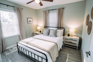 3 bedrooms, iron/ironing board, WiFi, bed sheets