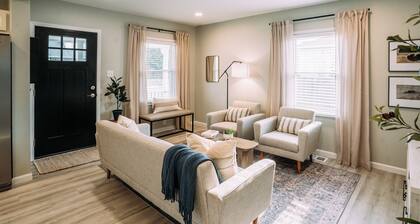 3BR Modern Family House • EVV Airport & Venue 812 • Sleeps 6