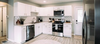 Peaceful Retreat w/Backyard-3BR-Free Parking