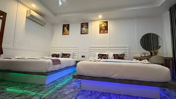 Comfort Room, 1 Bedroom, Balcony, Garden View | 1 bedroom, desk, free WiFi