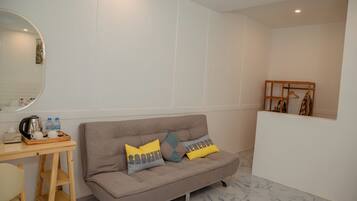 Deluxe Double Room, Balcony, Garden View | Bathroom | Slippers