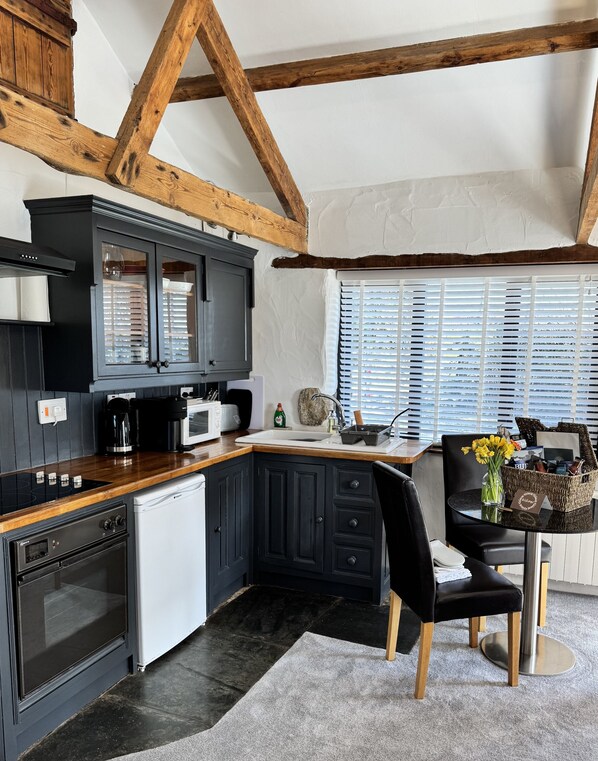Fridge, microwave, oven, coffee/tea maker