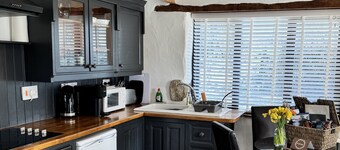 Nuthatch Cottage - One Bedroom Cottage, Sleeps 2