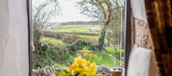 Nuthatch Cottage - One Bedroom Cottage, Sleeps 2