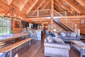 Smart TV, fireplace - Moonlight Meadow @ Hocking Hills (Logan)