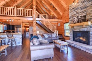 Smart TV, fireplace, foosball - Moonlight Meadow @ Hocking Hills (Logan)