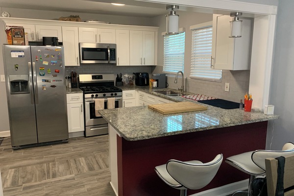 Frigorifero, microonde, forno, piano cottura