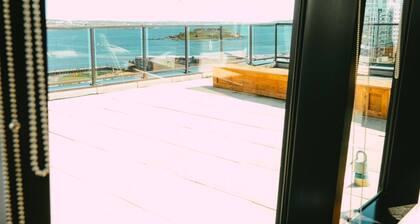 NEW Pause Penthouse Lofts -Downtown- Free Parking