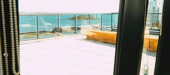 NEW Pause Penthouse Lofts -Downtown- Free Parking