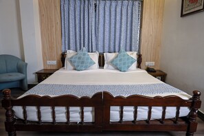 Laptop workspace, free WiFi, bed sheets