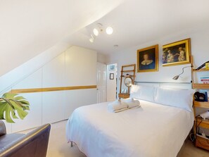 1 soverom, strykejern/-brett, wi-fi (inkludert) og sengetøy