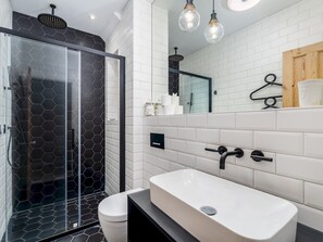Shower, towels