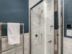 Douche, serviettes fournies