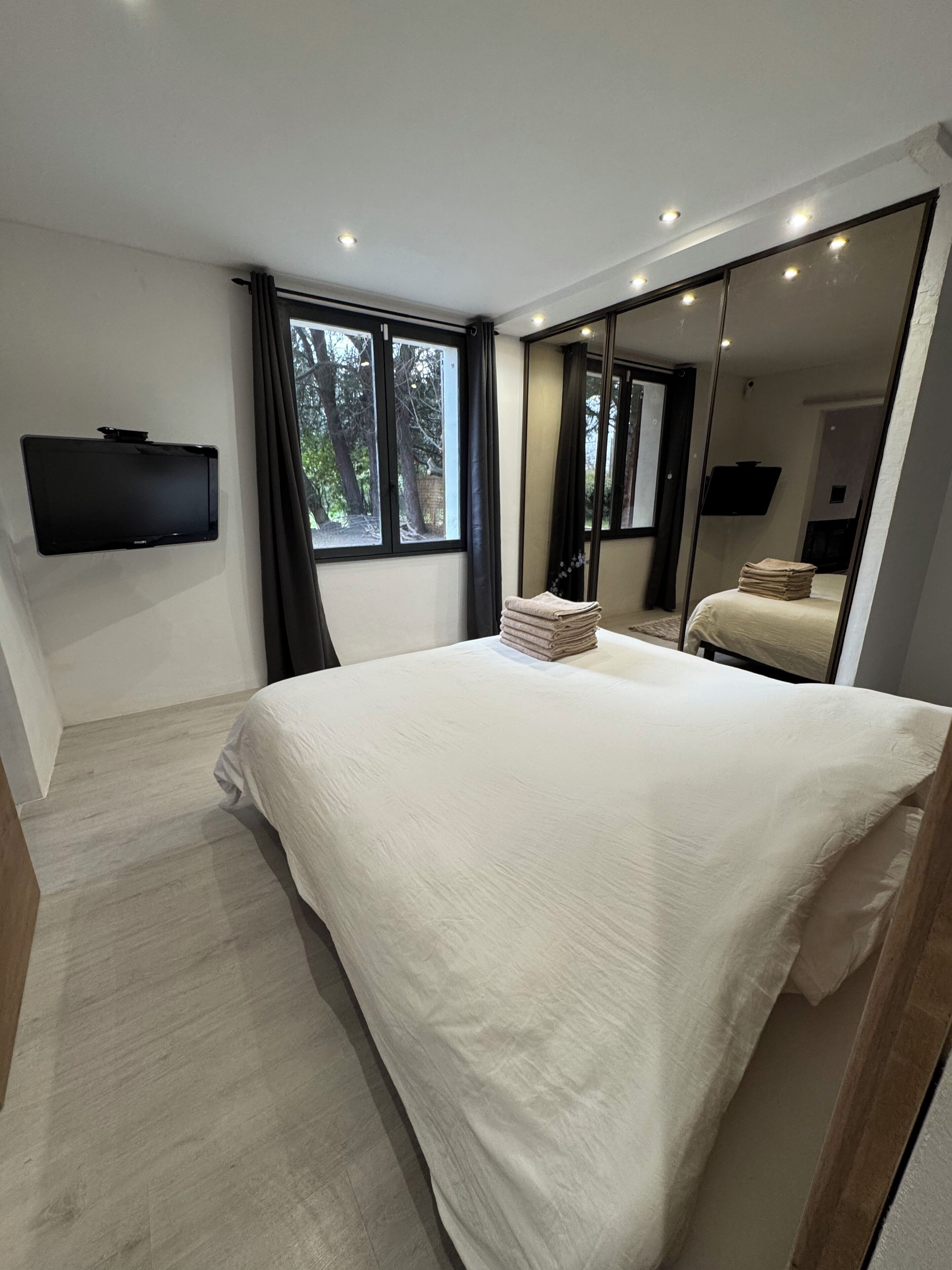 2 habitaciones, escritorio, wifi y ropa de cama 