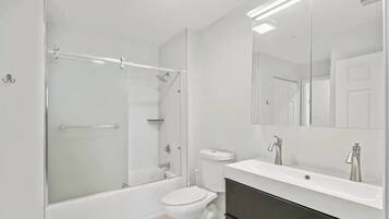 Towels, soap, shampoo, toilet paper