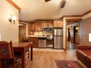 Fridge, microwave, oven, stovetop - Westgate Smoky Mountain and Water Park free entrance, Gatlinburg, Tennessee (Gatlinburg)