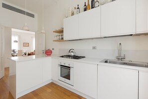 Appartamento con 2 Camere da Letto, Via Legnano 8 | Özel mutfak | Buzdolabı, mikrodalga fırın, set üstü ocak, espresso kahve makinesi 