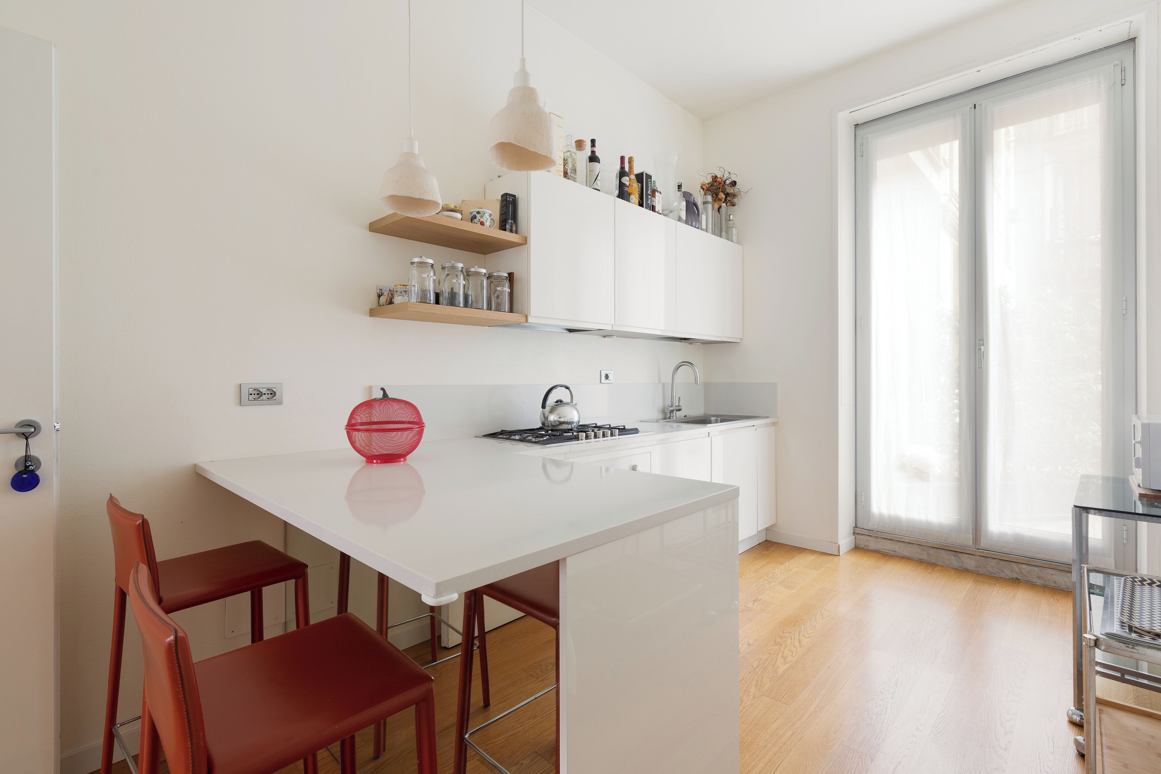 Appartamento con 2 Camere da Letto, Via Legnano 8 | Eget kök | Kylskåp, mikrovågsugn, spishäll och espressobryggare