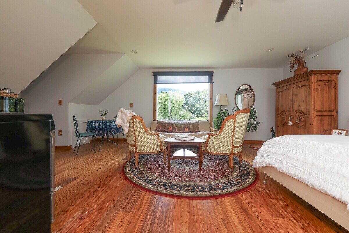 4 bedrooms, in-room safe, travel cot, free WiFi