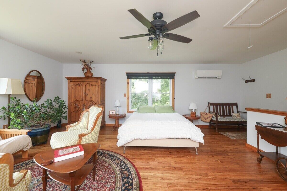 1 bedroom, travel crib, WiFi (free), bed sheets