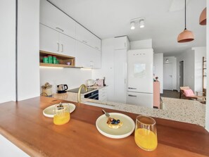 Réfrigérateur, four, lave-vaisselle, grille-pain