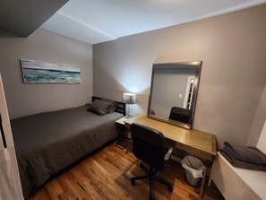 3 habitaciones, tabla de planchar con plancha, wifi y ropa de cama 